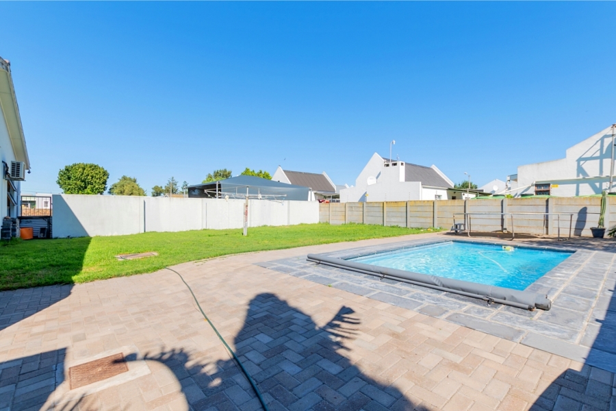 4 Bedroom Property for Sale in Laaiplek Western Cape